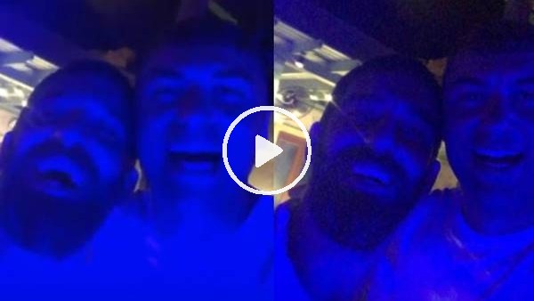 Arda ve Burak Yılmaz'dan şarkı performansı