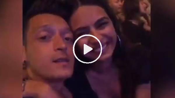 Mesut Özil'den Ferdi Tayfur şarkısı