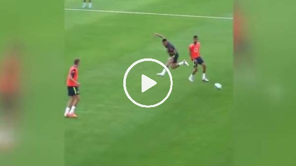 Neymar ortaladı, Gabriel Jesus bitirdi..