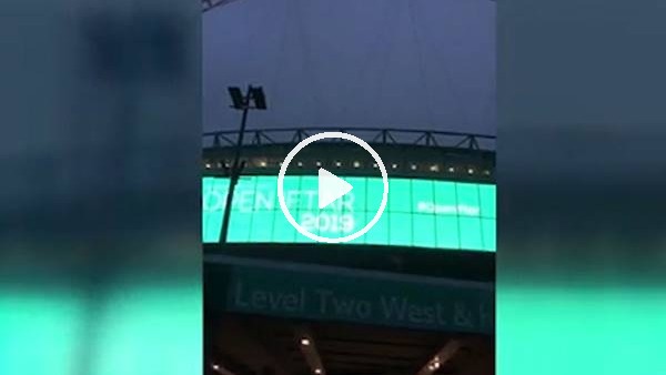 Wembley Stadı'nda ezan sesiyle iftar vakti hatırlatıldı