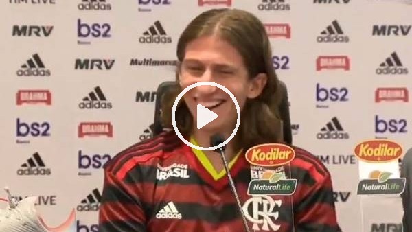 Filipe Luis'in imza törenini keçi bastı herkes gülme krizine girdi!
