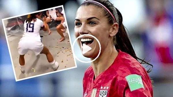 Alex Morgan şampiyonluğu kutluyor