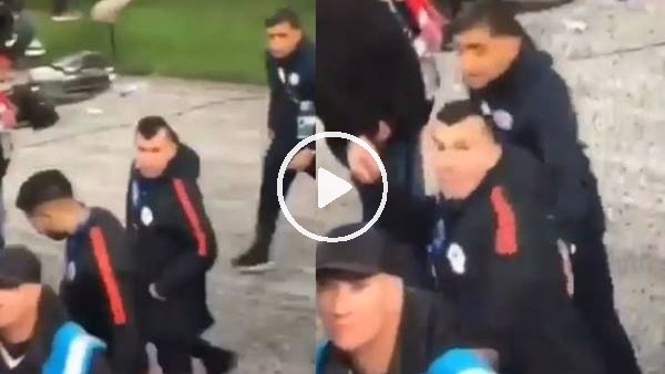 Gary Medel ağzındaki sakızıtaraftarlara attı