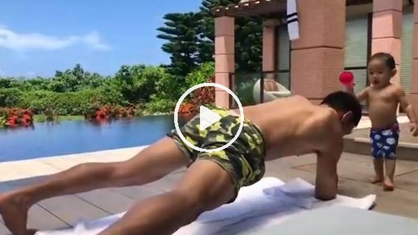 Tatilde çalışmalarını sürdüren Yuto Nagatomo'ya sevimli engel