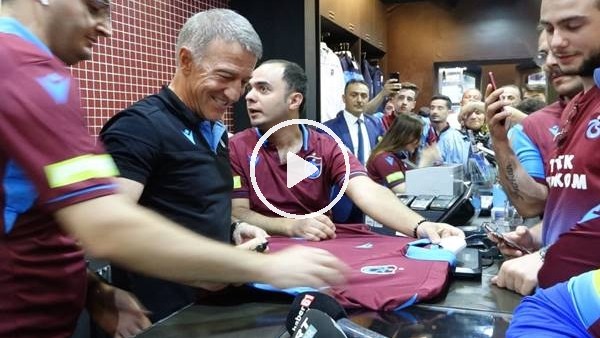 Ahmet Ağaoğlu, forma satışı yaptı ve imza dağıttı