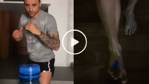 Berbatov, #bottlecapchallenge  akımında kalitesini gösterdi