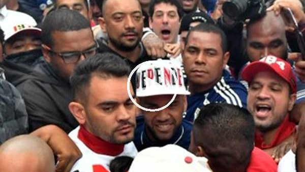 Dani Alves, krallar gibi karşılandı