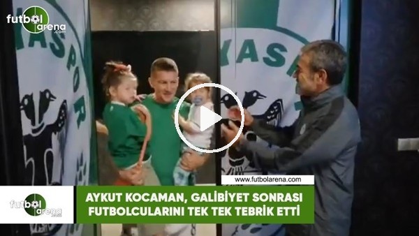 Aykut Kocaman, galibiyet sonrası futbolcularını tek tek tebrik etti