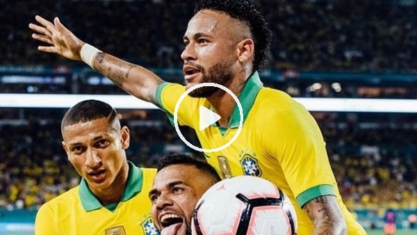 3 ay sonra milli takıma golle geri dönen Neymar ilgi odağı oldu