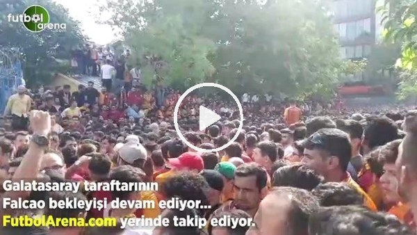 Galatasaray taraftarının Falcao bekleyişi devam ediyor! FutbolArena.com yerinde takip ediyor..