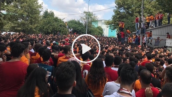 Galatasaray taraftarı Radamel Falcao'yu bekliyor