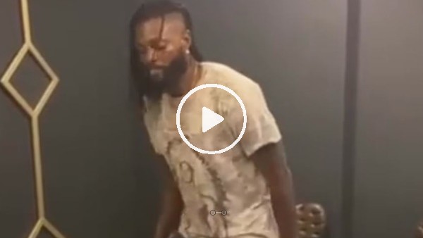 Adebayor'dan çılgın dans