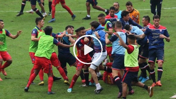 Guatemala Ligi'nde 6 futbolcu ve teknik direktörler kırmızı kart gördü