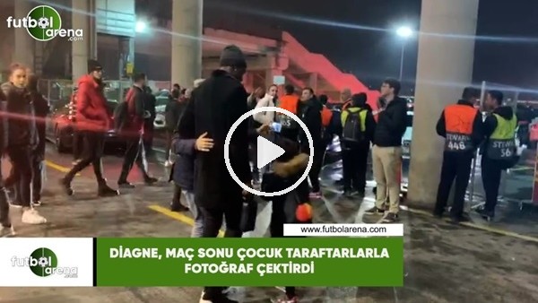 Diagne, maç sonu çocuk taraftarlarla fotoğraf çektirdi