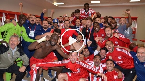 Sivasspor soyunma odasında liderlik sevinci