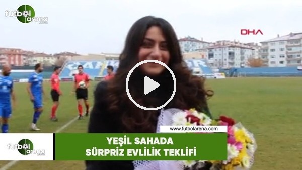 Yeşil sahada sürpriz evlilik teklifi