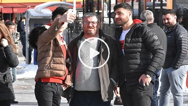 Mert Hakan Yandaş, fenomen taraftarla görüntülü konuştu