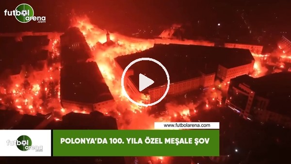 Polonya'da 100. yıla özel meşale şov