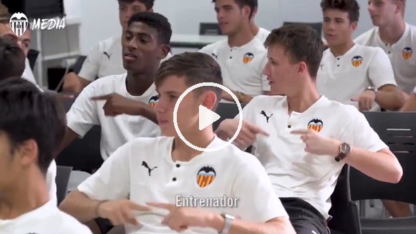 Valencia'dan altyapı oyuncularına işaret dili dersi