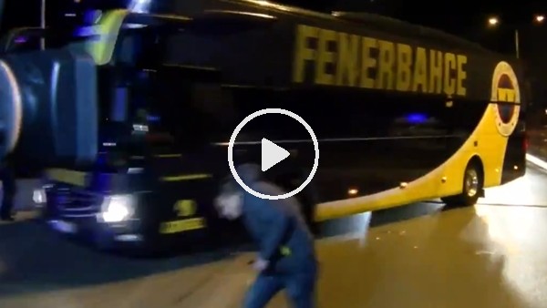 Fenerbahçe takım otobüsüne saldırı