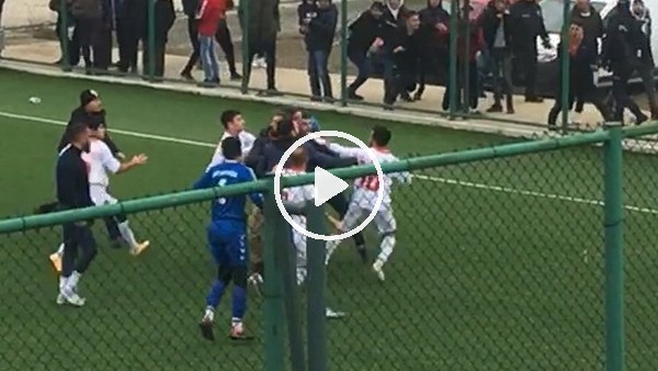 Futbol maçında tekme ve yumruklar konuştu