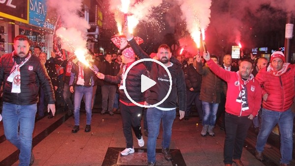 Sivassporlu taraftarlardan hakemlere yürüyüşlü tepki