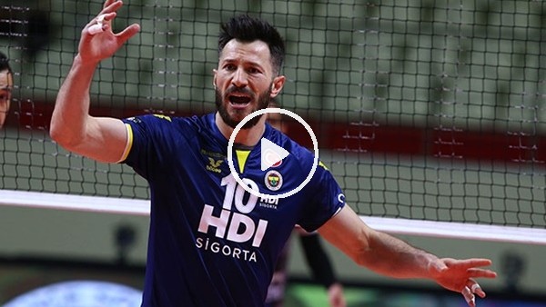 Fenerbahçe'nin milli voleybolcusu Emre Batur'dan 'Evde Kal' mesajı