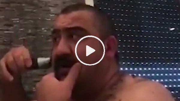Ümit Özat hem tıraşını yaptı hem de #EvdeKal dedi