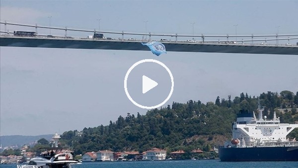 Başakşehir bayrağı İstanbul Boğazı'na asıldı