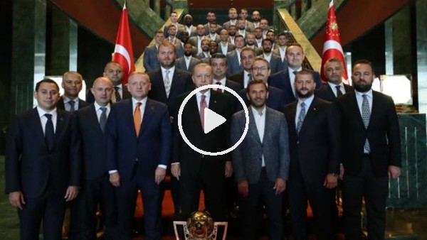 Cumhurbaşkanı Erdoğan, şampiyon Medipol Başakşehir'i kabul etti