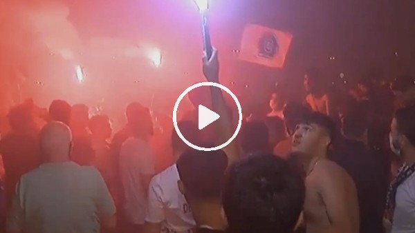 Başakşehir taraftarı şampiyonluğu kutluyor