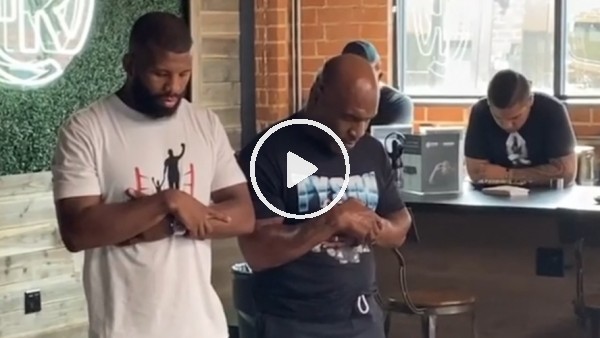 Badou Jack ve Mike Tyson beraber namaz kıldı