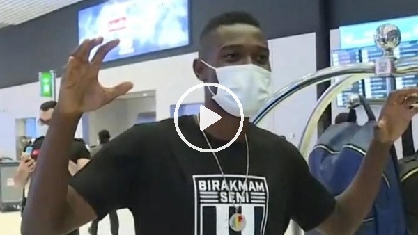 Mensah, 'Bırakmam Seni' tişörtüyle İstanbul'a geldi