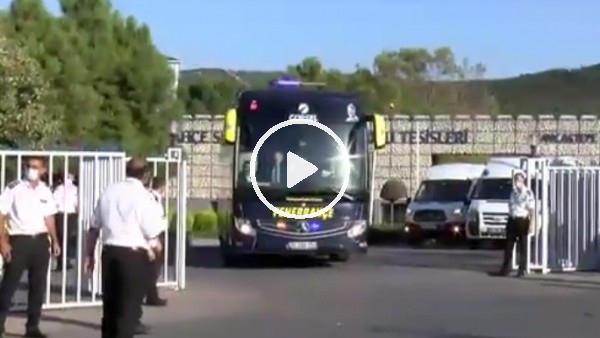 Fenerbahçe kafilesi stada doğru yola çıktı