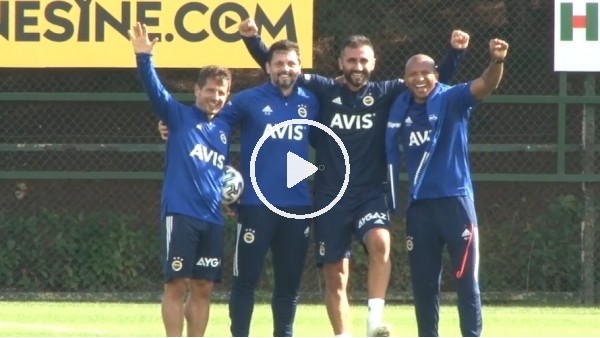Erol Bulut ve Emre Belözoğlu ayak tenisi oynadı