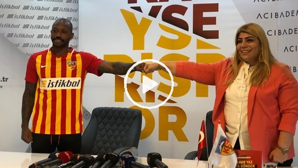 Manuel Fernandes'in tercümanlığını Berna Gözbaşı yaptı