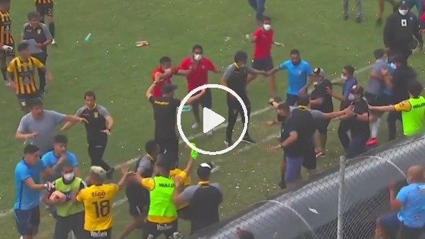 Bolivya'da şampiyonluk maçında kavga çıktı! Taraftar sahaya indi