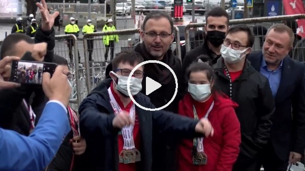 Bakan Kasapoğlu, Down Sendromlu çocuklarla bir araya geldi 