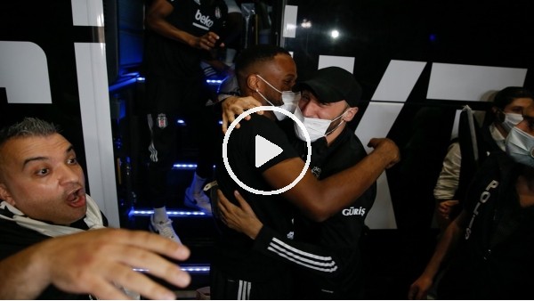 Şampiyon Beşiktaş konaklayacağı otele tezahüratlarla geldi
