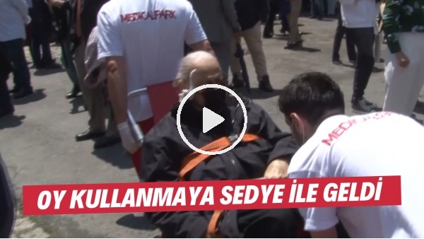 Oy kullanmaya sedye ile geldi