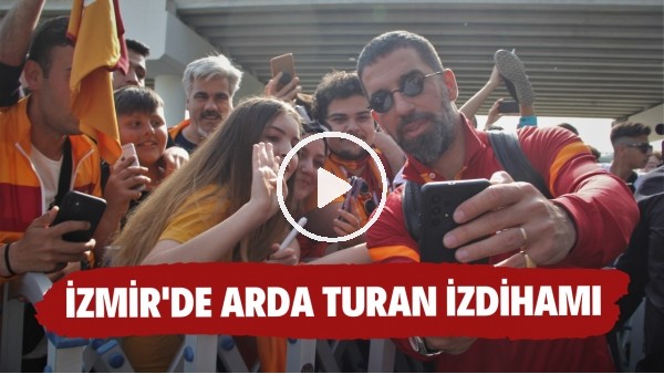 Galatasaray taraftarı Arda Turan ile fotoğraf çektirmek için yarıştı