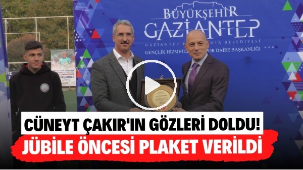 Cüneyt Çakır'ın gözleri doldu! Jübile öncesi plaket verildi