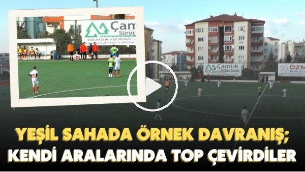 Rakip takım oyuncularının tedavisi bitinceye kadar kendi aralarında top çevirdiler